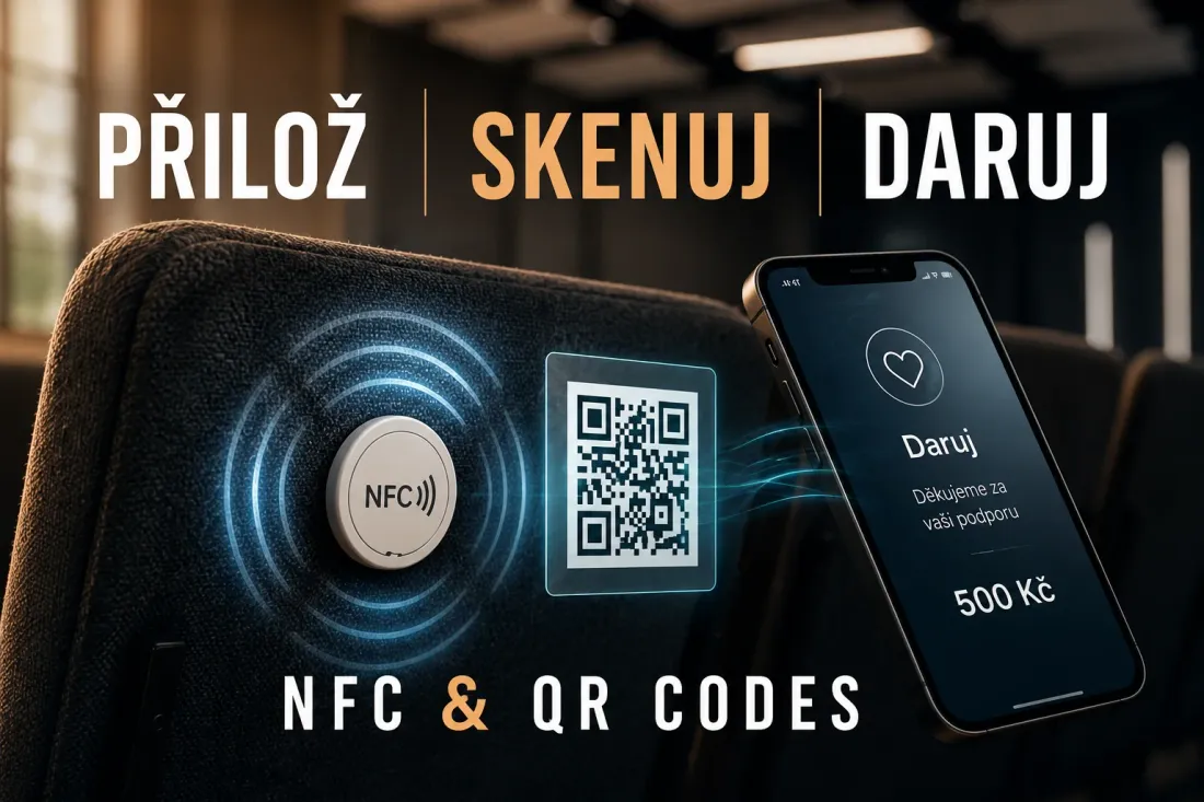 NFC samolepka a QR kód na opěradle sedadla v sále, vedle telefon s otevřenou darovací stránkou